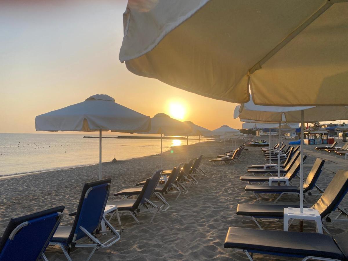 Mikes On The Beach Hersonissos  Exterior foto